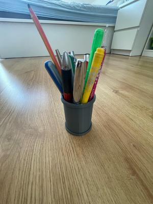 2 sized holder for pens