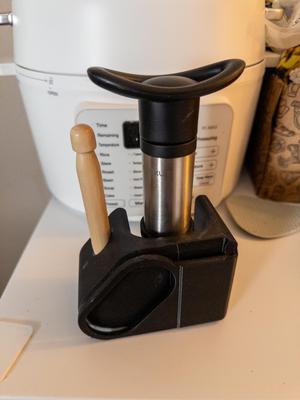 Compact version of Pump support for vacuum filament storage bags by swissmineral