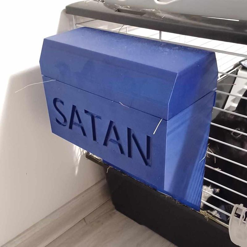 Hay rack/feeder with lid