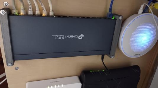 TP-Link TL-SG116 mounting bracket