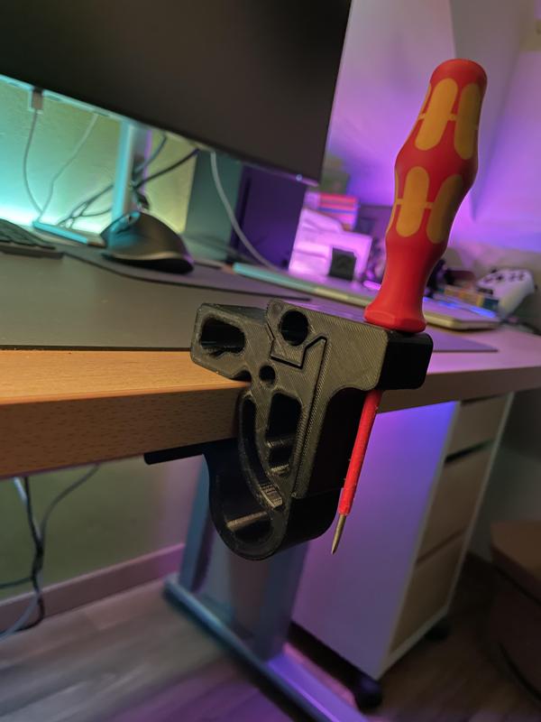 Interchangable Clip-On Toolholder