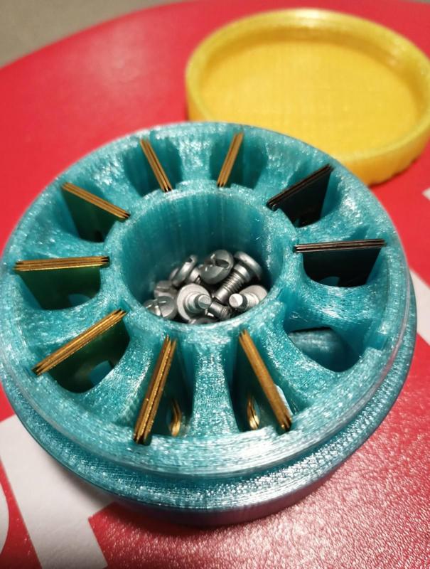 Case for storage of blades of a lawn mower automover 430x