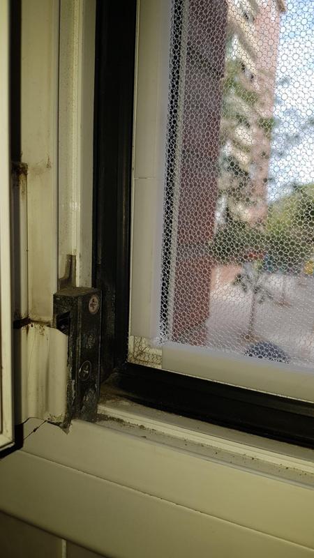 Profiles to install fly screens in aluminum windows.