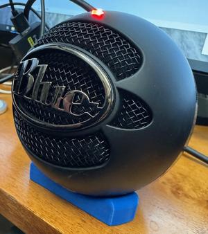 Blue Snowball Mic desk stand