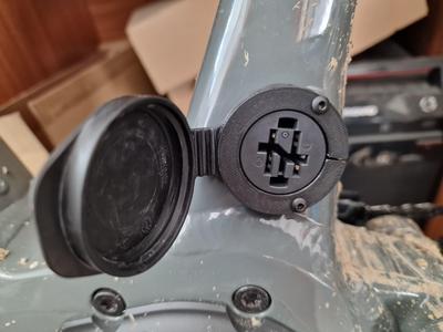 Focus sam2 charging connector mount+cover