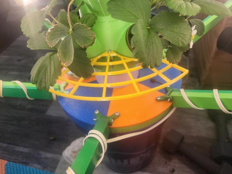 4-Way Plant Support for Modular Hydroponics Tower Garden w/ Grow Lights