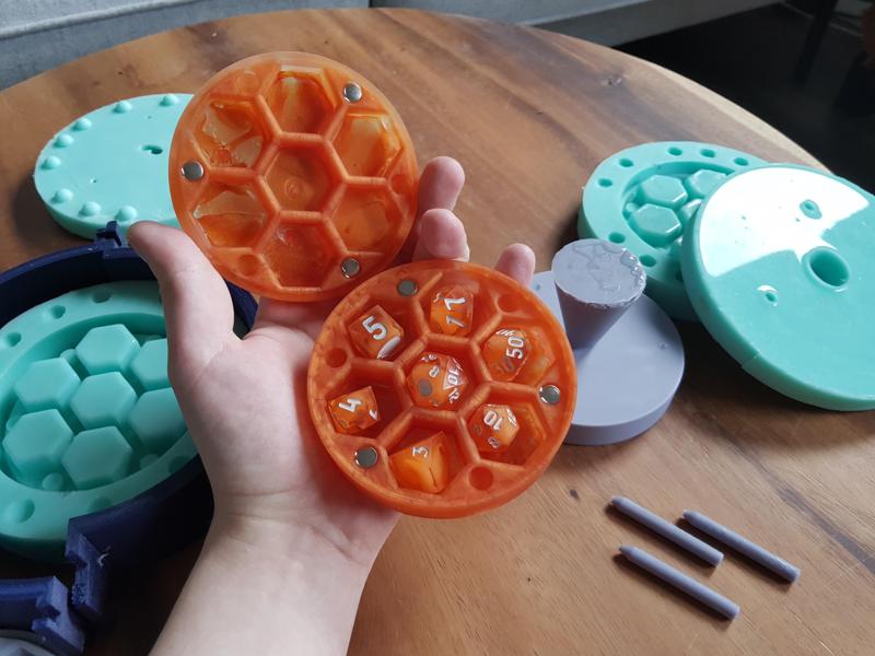 Dice vault/box + silicone mold jigs/tools for resin casting