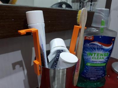 Toothbrush holder