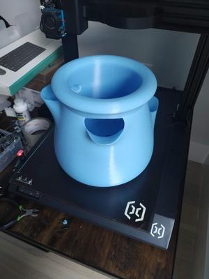 Strawberry pot (pot with many openings)