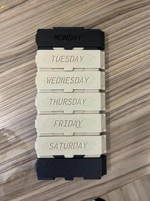 Pill organiser snap lid with days