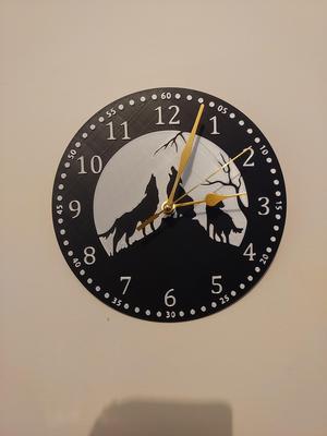 3 Wolves Howling to the Moon Clock