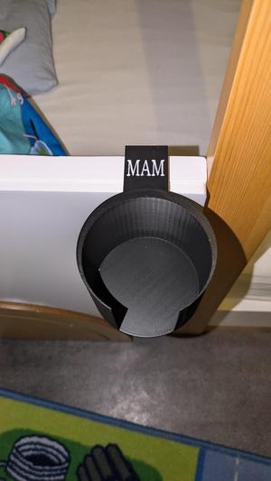 Praktische Babyflaschen-Halterung für MAM-Flaschen