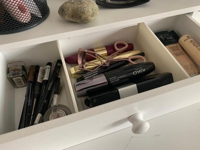Trennwände für Schminktischladen