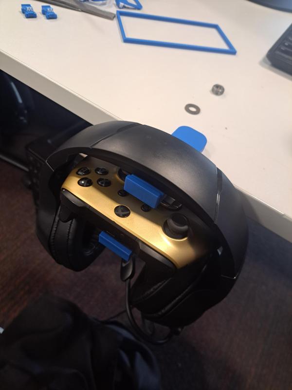 C-Clamp Headphones and controller holder