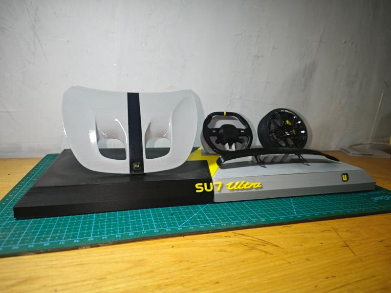 Xiaomi SU7 Ultra Desktop Ornament