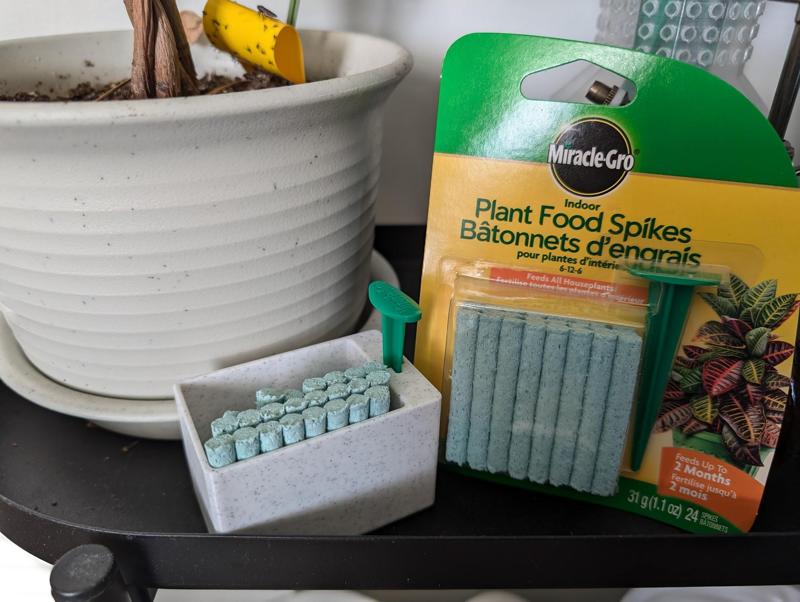 Miracle-Gro Fertilizer Spike Holder