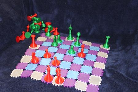 Curves' VS Corners Chess Set