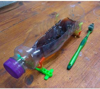 Plastic half bottle holder / Support de demi-bouteille plastique