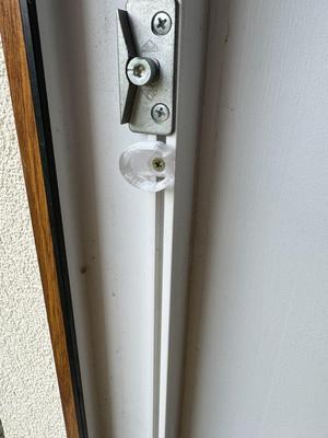 plastic window/door latch