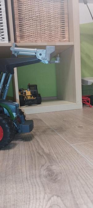 Front loader adapter to trailer BRUDER