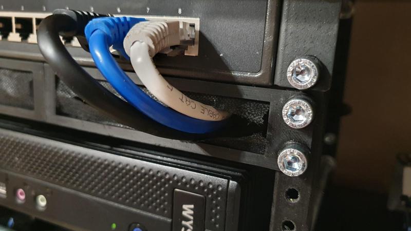 10 Inch Rack Ellegant Cable Passage