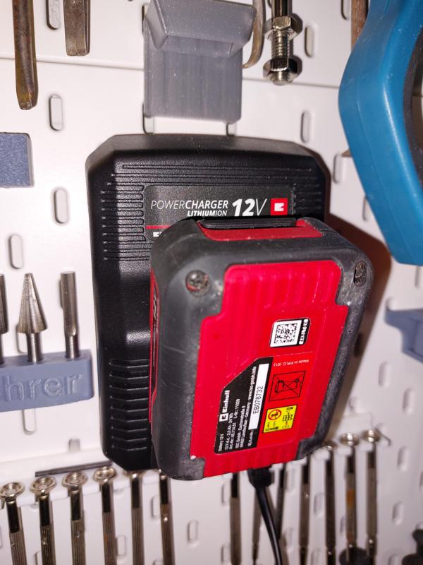 Einhell 12 V Powercharger @ IKEA Skadis
