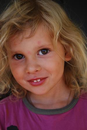 HueForge- Little Girl-Portre