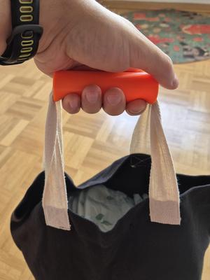 Carrying bag / shopping bag / water grip aid