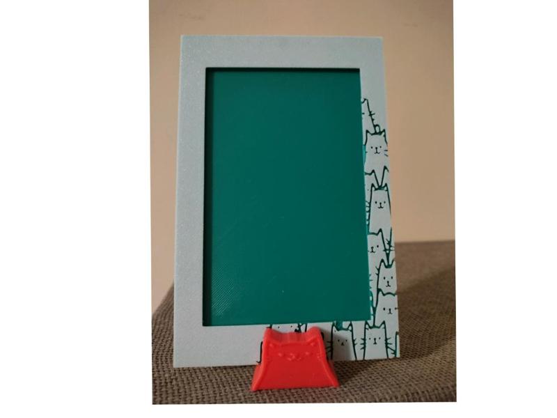 Photo frame with cats and a special stand.
