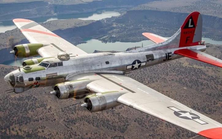 b 17 bomber