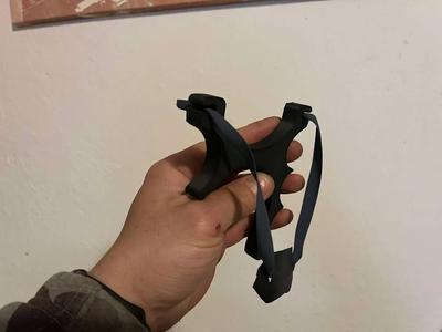 Ergonomic minimalist slingshot   