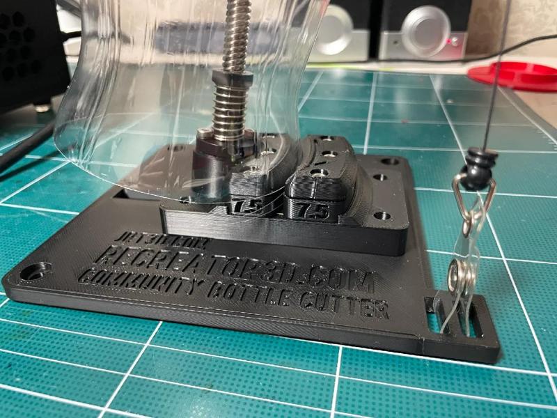 MZ3D's Bottle cutter  (leadscrew version)   