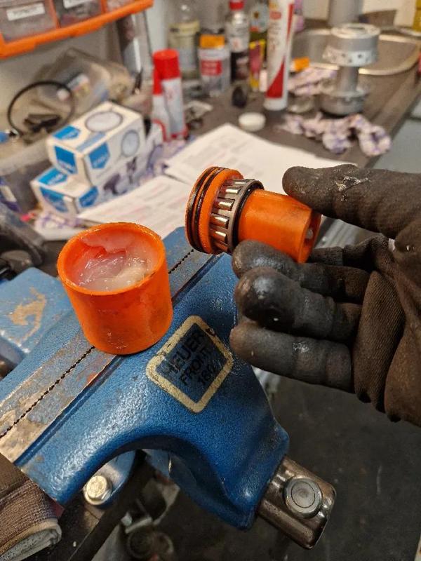 H-D wheel bearing packer   