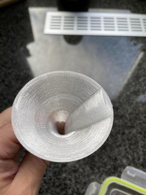 simple funnel for transferring liquids / einfacher Trichter zum Umfüllen von Flüssigkeiten