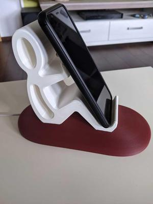 Phone_Stand_sitting_man / charge