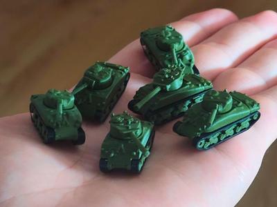 Miniature M4 Sherman US ww2 tanks