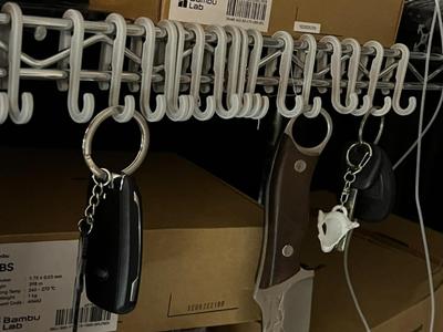 Light Duty hook for 1 In wire shelves