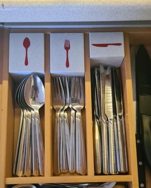 Cutlery oragnizer with symbols