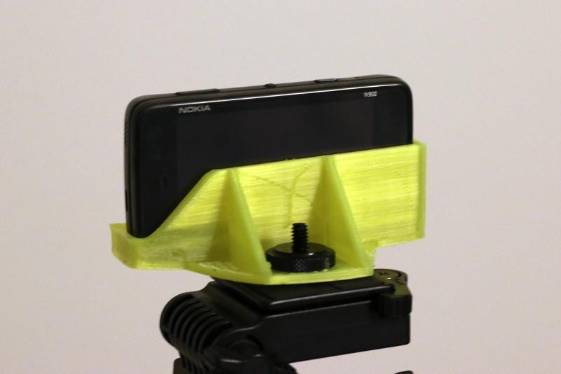 Tripod mount for Nokia N900 smartphone