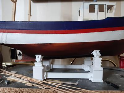 Articulated and adjustable boat stand / display