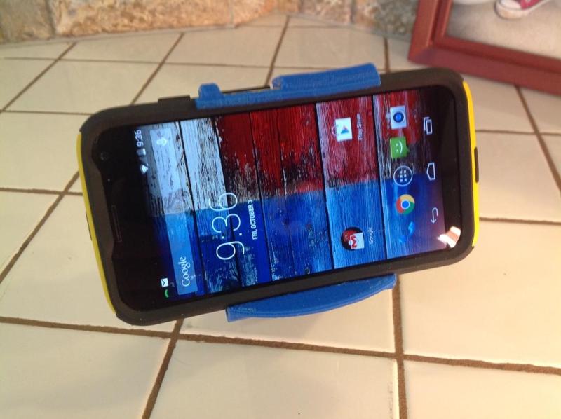 Moto X In a OtterBox Commuter Samsung Windshield Mount (Also works with Moto G in OtterBox)