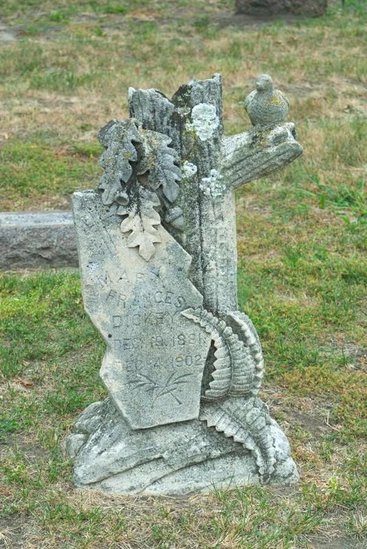 An Early 20th Century Grave Marker