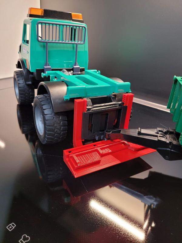 Wooden rear blade with mounting plate for Bruder Unimog vehicles