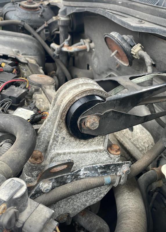 P2 volvo top engine mount insert