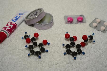 Wintergreen oil and Aspirin - OpenSCAD generated from chemical SDF files