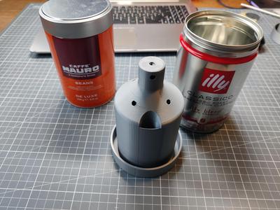 Illy self watering planter