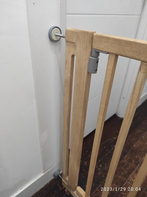 wall attachment for baby gate with screw