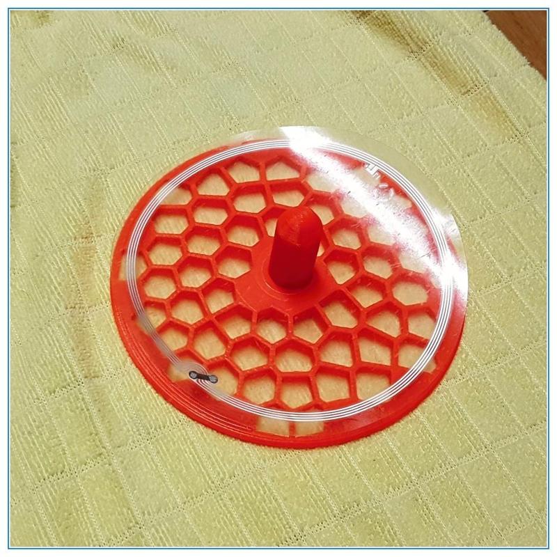 Strojek na polepování CD (CD Labeler)