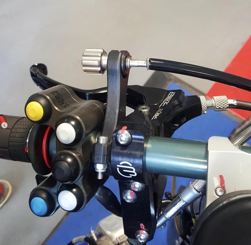 Motorcycle Setting scroll wheel support for front brake lever - support de molette de réglage garde frein avant