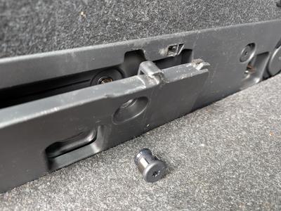 Skoda Octavia Trunk Cover Bolt Clip